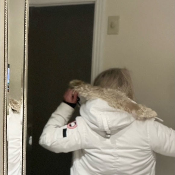 Canada goose white Montebello parka women’s/youth XS dry cleaned,excellent cond - Picture 3 of 8